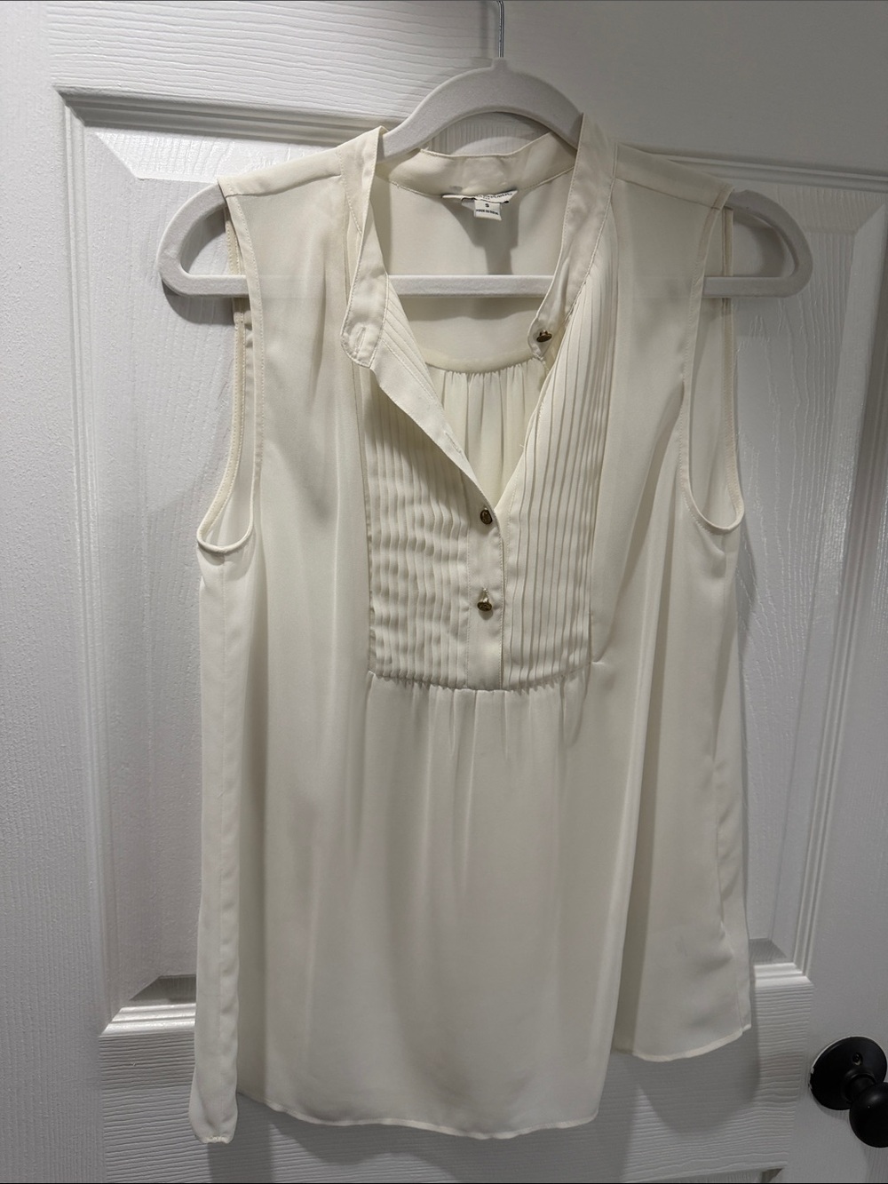 Banana Republic Cream Sleeveless Pleated Yoke Blouse